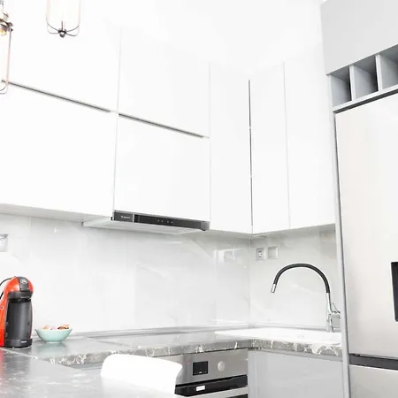 Luxury In Centre Apartment *