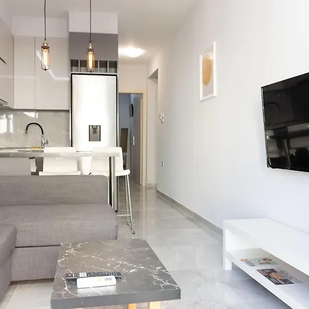 Luxury In Centre Apartment *